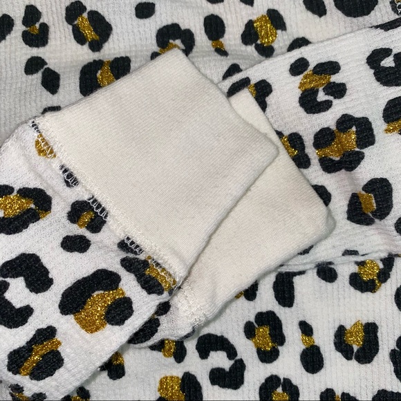 Old Navy Leopard Thermal Top - Picture 7 of 7
